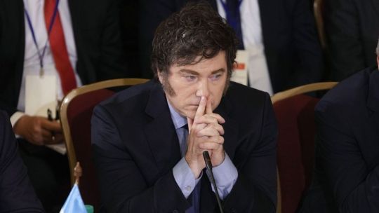 «Los riesgos siguen siendo altos»: la advertencia del Financial Times sobre el plan económico de Milei