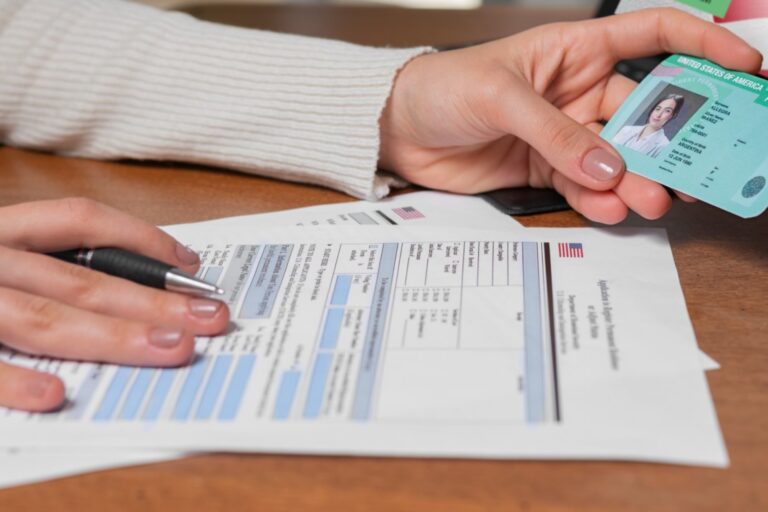 El formulario I-90 de Uscis para reemplazar o renovar la green card en Estados Unidos