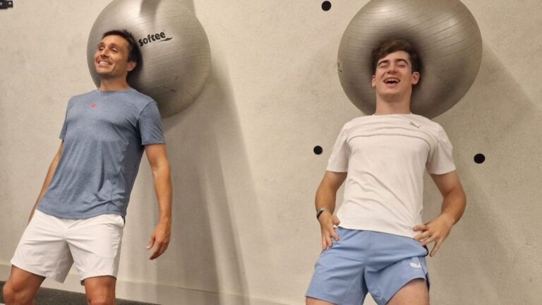 Franco Colapinto entrenó en Barcelona para el Gran Premio de Bélgica con una leyenda argentina