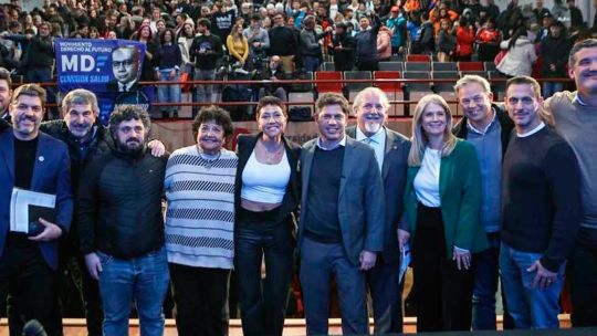 En su primer raid de campaña, Kicillof buscó dejar atrás la interna y confrontar con Milei