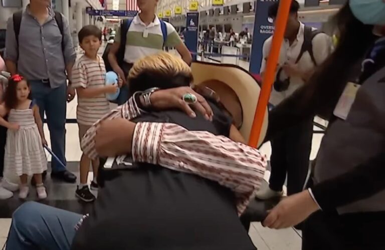 El abrazo más esperado en Illinois: una mujer conoce a su padre biológico gracias a una prueba de ADN