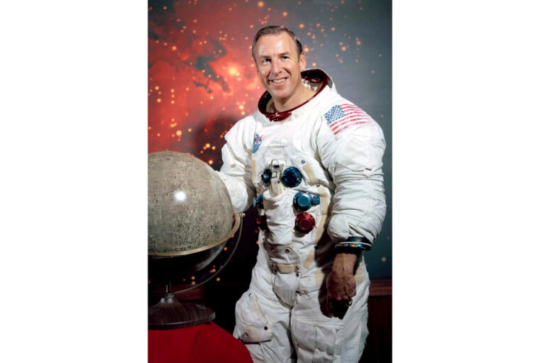 Murió Jim Lovell, el astronauta que inmortalizó la frase «Houston, tenemos un problema»