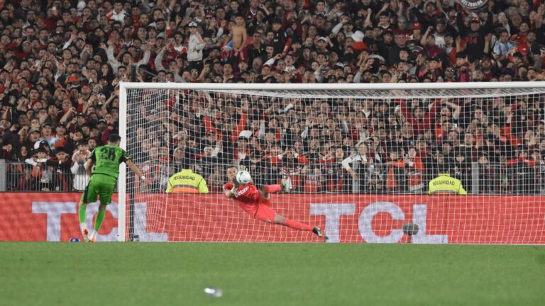 River sufrió más de la cuenta pero venció por penales a Libertad para avanzar a cuartos de final de la Copa