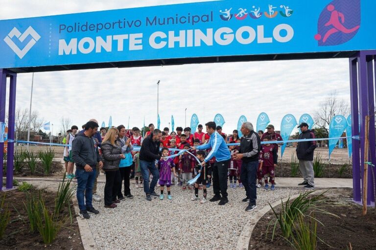 Julián Álvarez y Leandro Decuzzi inauguraron el nuevo Polideportivo Municipal Monte Chingolo