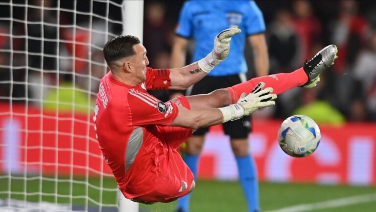 Armani rompió la maldición y llevó a River a cuartos de la Libertadores