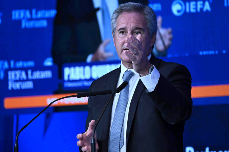 Marcha firme hacia el abismo