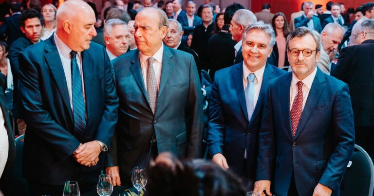 El encuentro de la UIA en Córdoba, con un ojo en la industria y otro en los movimientos del dólar