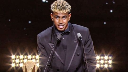 Lamine Yamal se quedó con el premio al mejor futbolista joven del Balón de Oro 2025