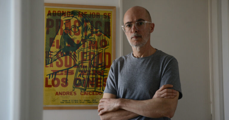 Mundos íntimos. Quiero agradecer a dos amigos de la primaria que se atrevían a estar conmigo aunque en la escuela me decían maricón.