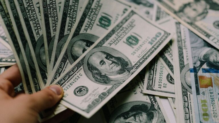 El dólar oficial extiende su baja y se dirige a perforar los $1.400 por primera vez en casi tres meses
