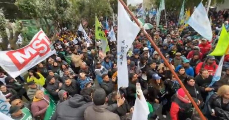 Santa Cruz. Multitudinaria marcha contra la reforma laboral