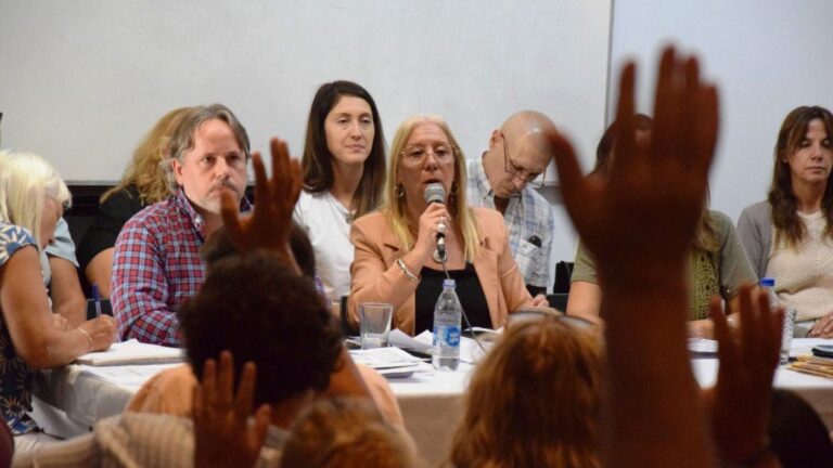 Gremios docentes definieron paro de 24 horas y peligra el inicio de clases en Buenos Aires